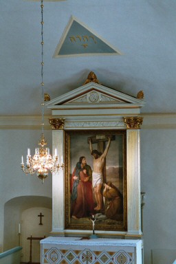 Altaruppsats i Främmestads kyrka med tavla av M E Winge. Neg.nr. 04/161:09. JPG.