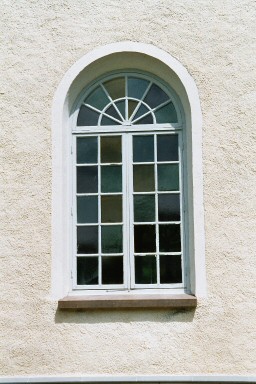 Långhusfönster på Lekåsa kyrka. Neg.nr. 04/160:16. JPG. 