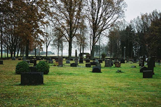 Kyrkogårdens östra del.