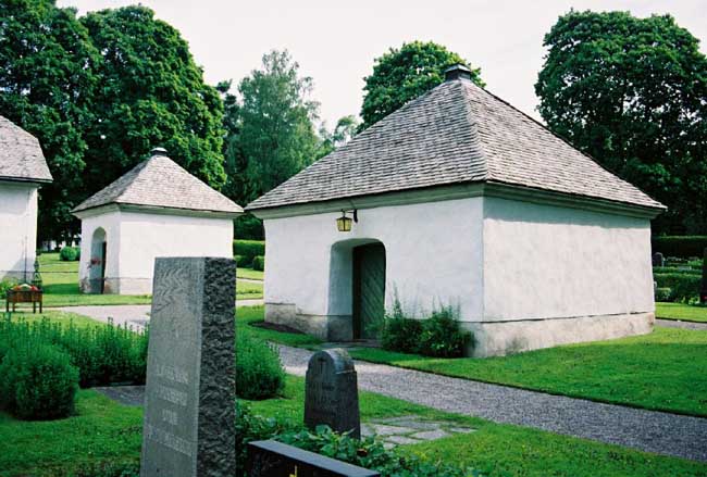 Hagbergska gravkoret och Hedvigs kapell.