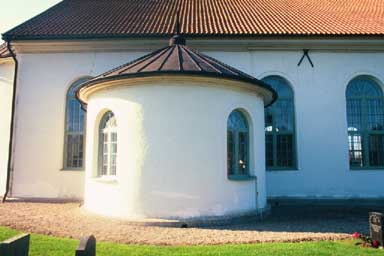 Sakristian på Länghems kyrka är rundad liksom koret.
