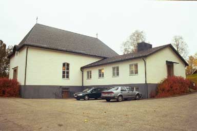 Limmareds kyrka och församlingshem, från SV.
