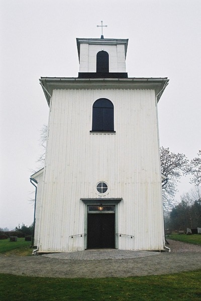Finnekumla kyrka, tornets västfasad.