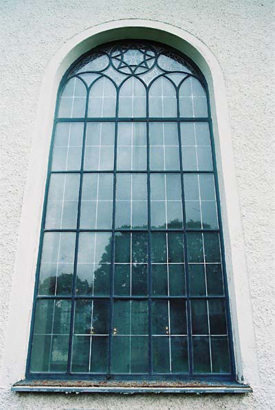 Fönster i södra långhusväggen