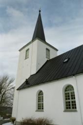 Sätila kyrkas torn sett från SÖ.