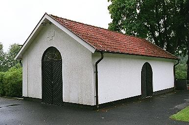 Bårhuset på den utvidgade kyrkogården i Fritsla, från SV.