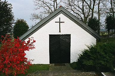 Bårhuset vid Istorps kyrka sett från söder.