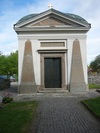Tåby kyrkas f d gravkor från söder.