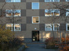 SAK00308_ Stockholm, Bredäng, Vårfrugillet 1, Ålgrytebacken. Detalj av entré och fasad.