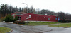 Lågdel mot Sätragårdsvägen, till höger plank som skärmar av den centrala gården. Foto från SV. 
SAK01341