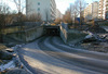 Skärholmen, Måsholmen 5, Äspholmsvägen 46.Den östra nedfarten till parkeringshuset under kvarteret Måsholmen 5, från öster.