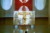 Sankta Helena kyrka, altarprydnad i form av Olle Nymans relief från 1972. Neg nr 02/171:23.jpg
