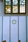 Sankta Helena kyrka, fönster med  symbol för ett av de tio budorden.  Målning av Olle Nyman. Neg nr 02/171:24.jpg