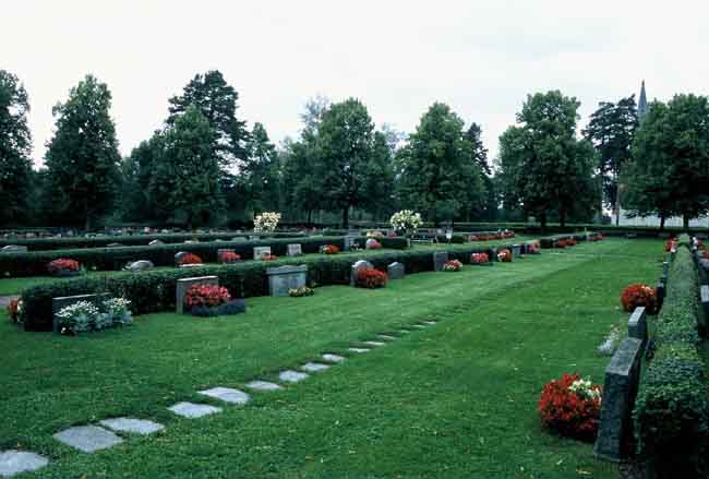 Munkfors kyrka, kyrkogården söder om kyrkan.