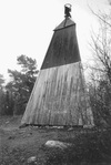 Hindens båk vid inventeringstillfället 1997.En radarreflektor från 1960-talet satt då uppe på hättan.