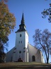 Lindesbergs kyrka med västtorn i förgrunden. 