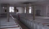 Envikens gamla kyrka, interiör bild av kyrkorummet med bänkrader och altargång sett mot koret i öster.