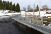 Uppströms dammen bildas en mindre dammsjö med en vattenspegel om cirka 1 000 kvadratmeter.
