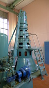 Maskineriet utgörs av den ursprungliga vertikala kaplanturbinen tillverkad 1944 av Nohab. Denna driver en synkrongenerator tillverkad 1944 av Asea.
