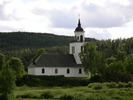 Överhogdals kyrka med omgivning sedd från norr. 