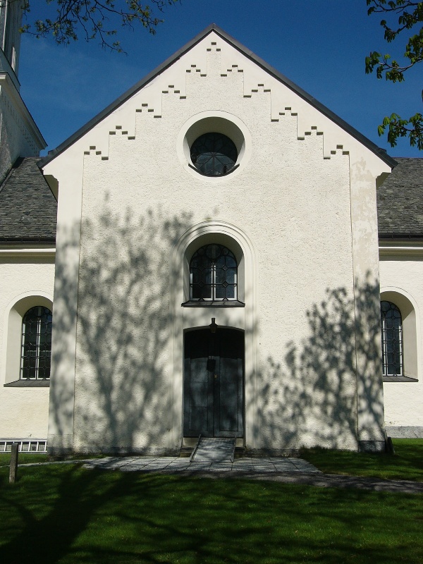 Östra Stenby kyrka, södra ingången i södra korsarmen.