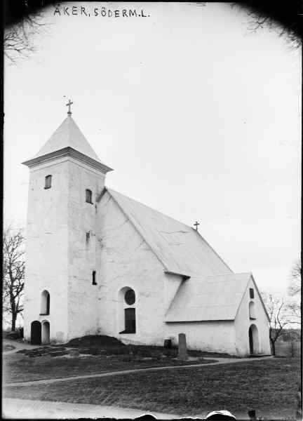 Åkers kyrka från sydväst