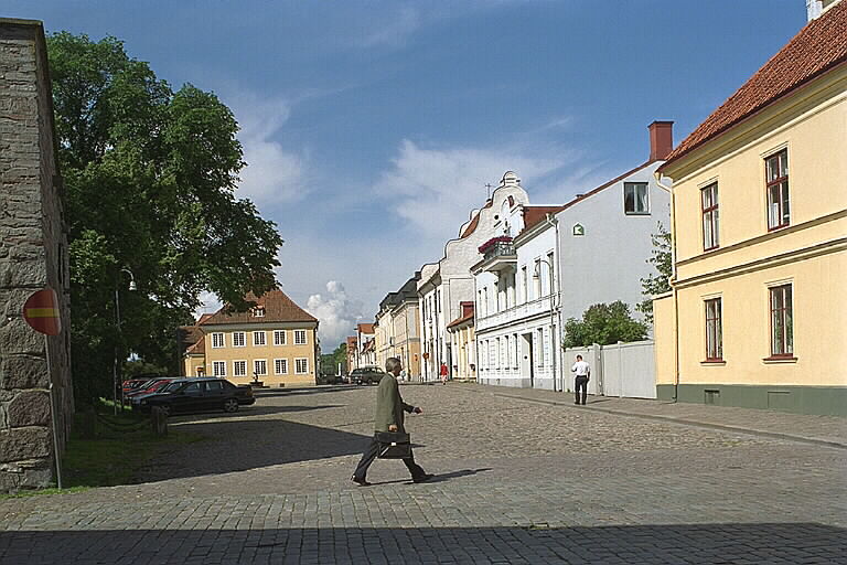 Lilla Torget, Kalmar. Borgmästaren 6 och 7 vita huset till höger i bild.