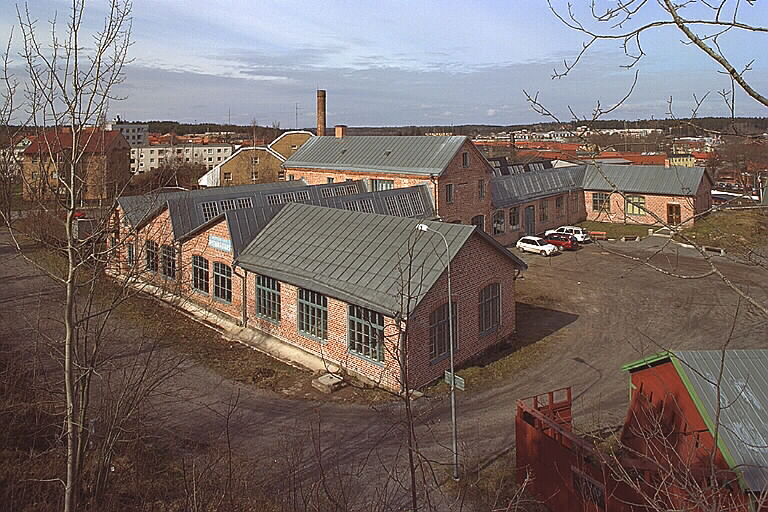 Pythagoras motorfabrik från sydöst.  
