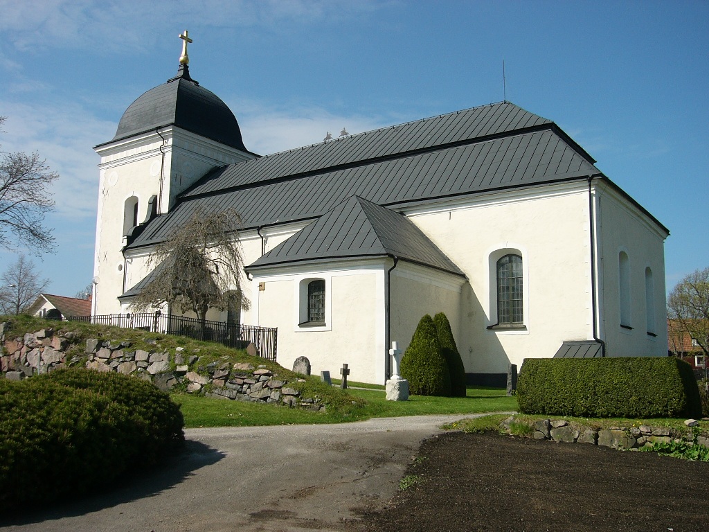 Kimstads kyrka från sydöst.