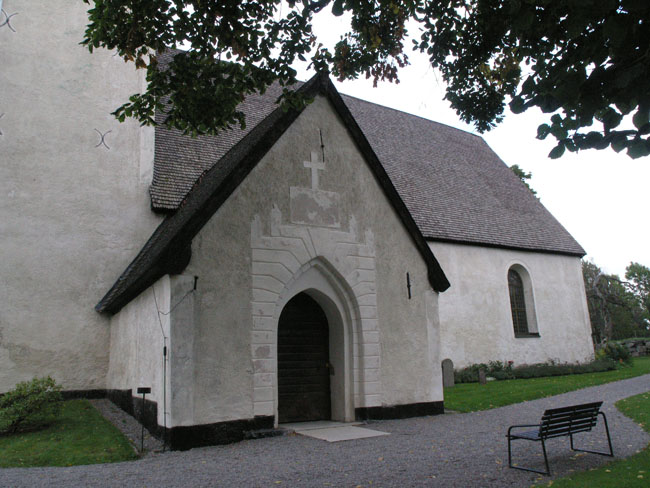 Grödinge kyrka, södra långsidan med vapenhuset