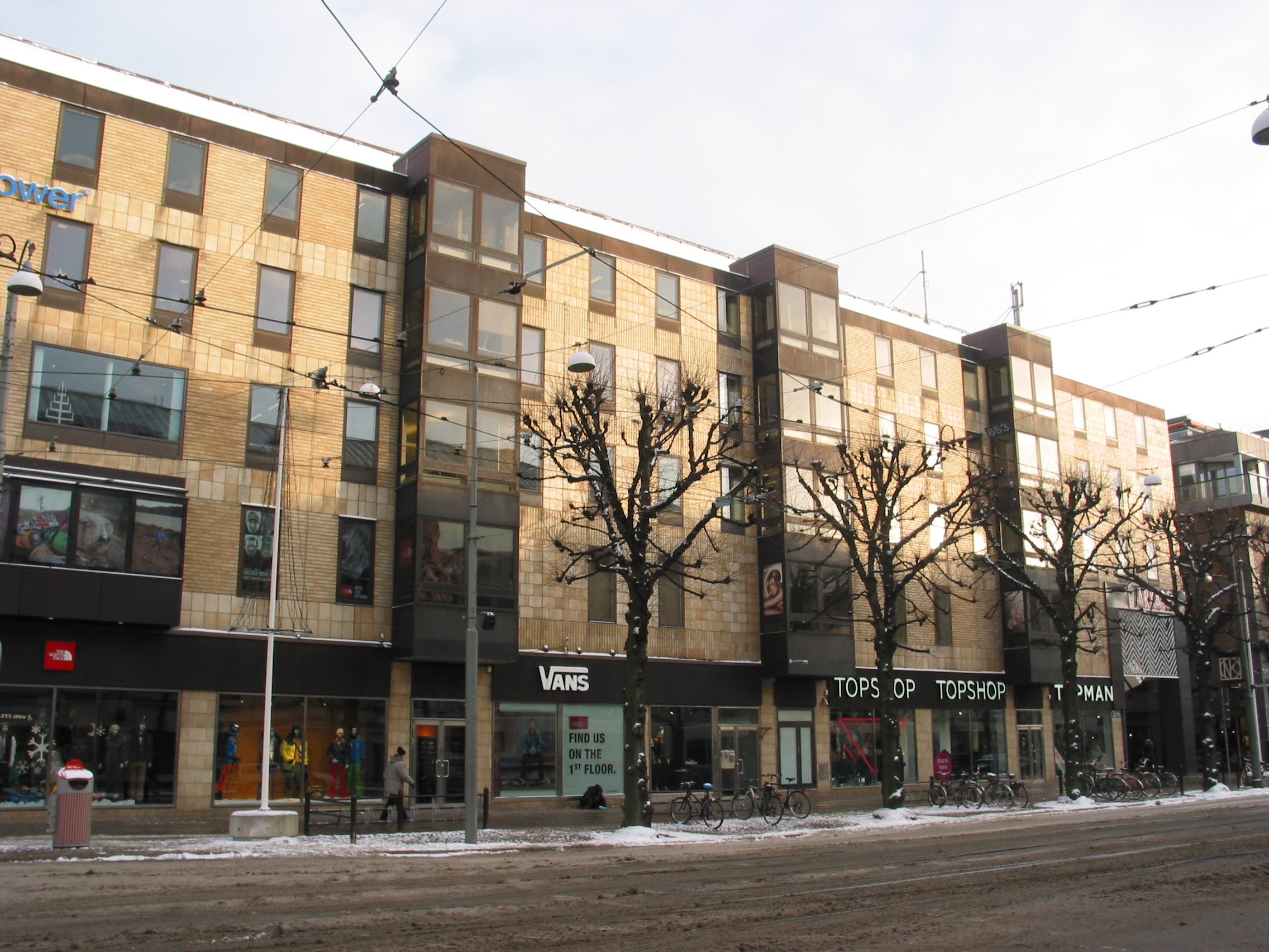Arkaden, byggd 1974. Fasad mot Östra Hamngatan.