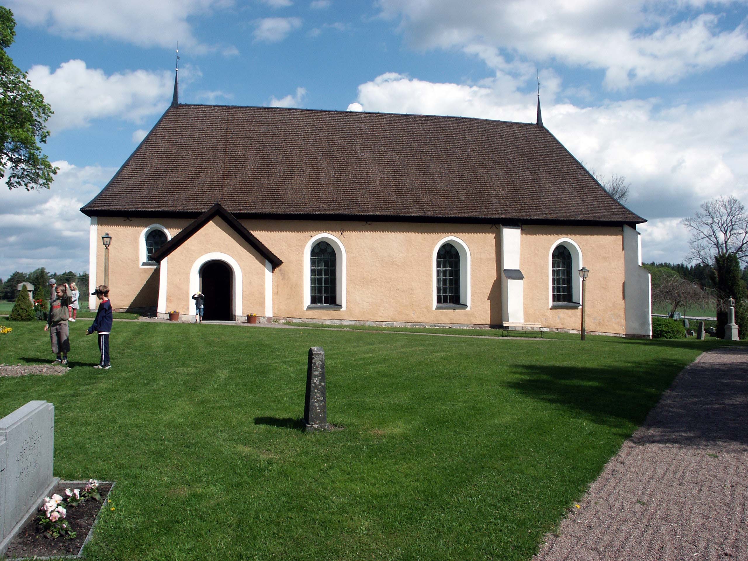 Kyrkan fick sin nuvarande karaktär vid en stor ombyggnad på 1660-talet då det medeltida långhuset förlängdes åt öster med ett nytt kor. Taket byggdes också om vid denna tid. 