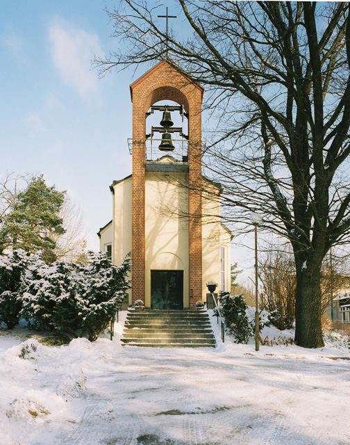 Hässelby Villastads kyrka, exteriör från söder. 