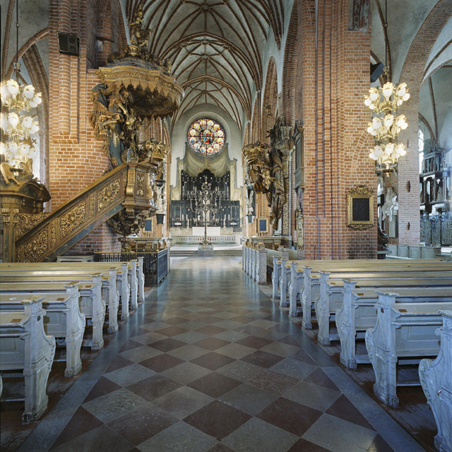 Storkyrkan, kyrkorummet mot koret med predikstolen till vänster. 
