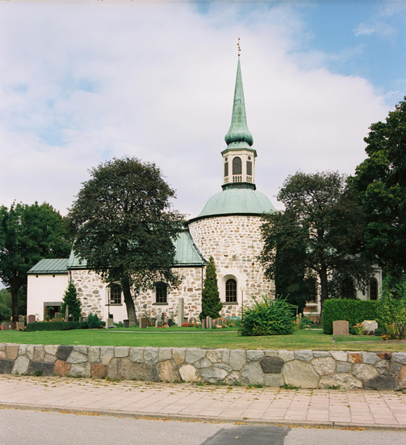 Bromma kyrka, exteriör från söder. 
