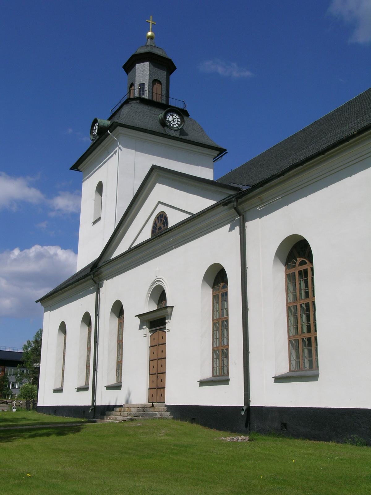 Svegs kyrka, exteriör, södra fasaden. 


Isa Lindkvist & Christina Persson, bebyggelseantikvarier vid Jämtlands läns museum, inventerade kyrkan mellan 2005-2006. De var även fotografer till bilderna. 