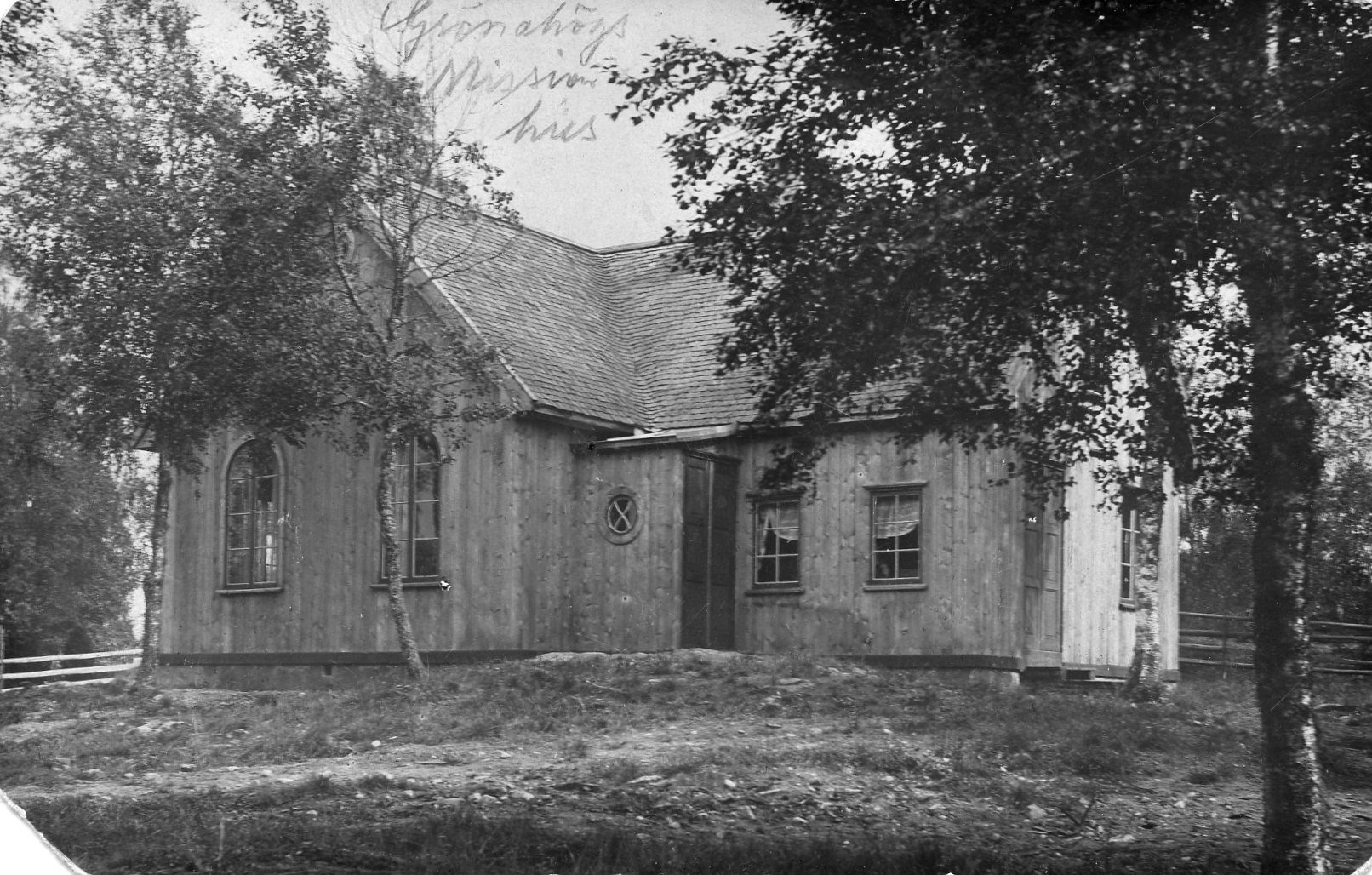 Gammal bild av missionshuset när det var nybyggt